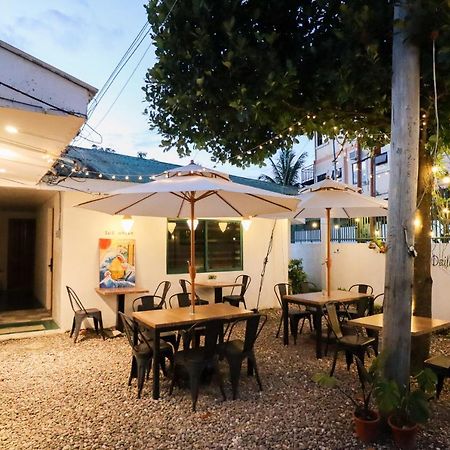 מואלבואל Ocean Breeze Hostel By Daily Sweet מראה חיצוני תמונה